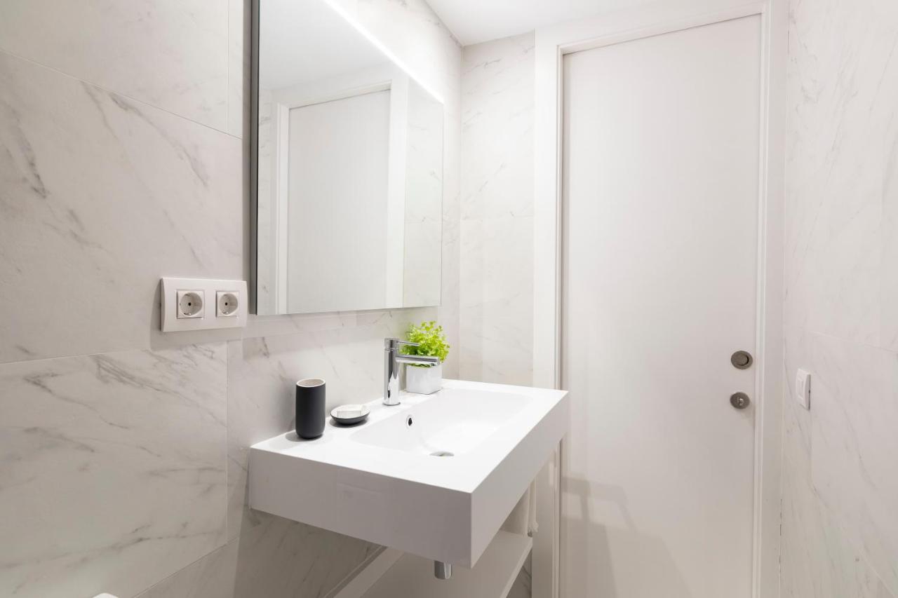 Aspasios Las Ramblas Apartments Barcelona Luaran gambar