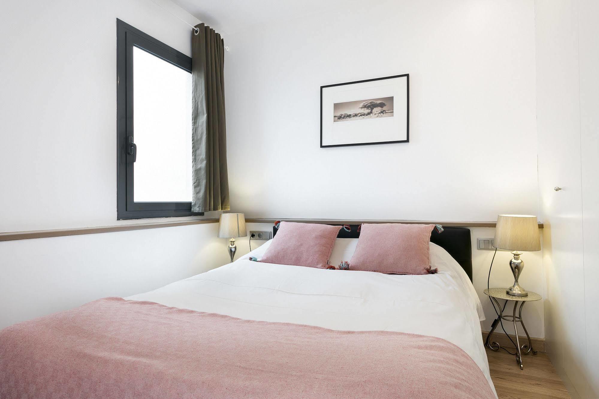 Aspasios Las Ramblas Apartments Barcelona Luaran gambar